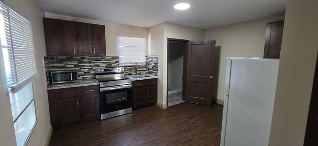 Building Photo - 2213 Avenue K