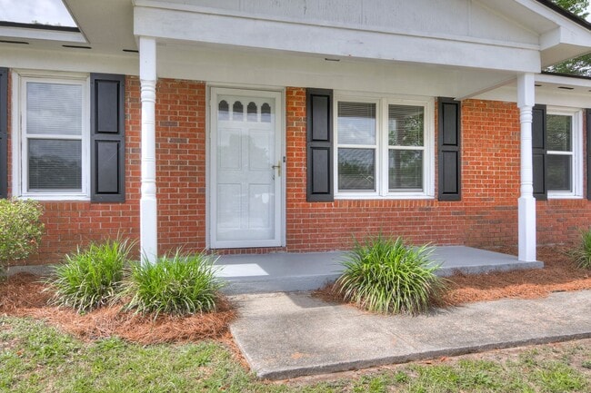 Building Photo - 3 Bedroom Ranch