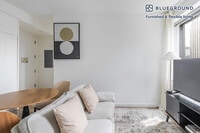 Building Photo - 70 W 45th St