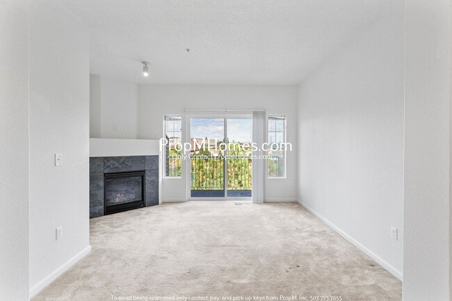 Building Photo - Two Bedroom Condo in Progress Ridge - Lake...