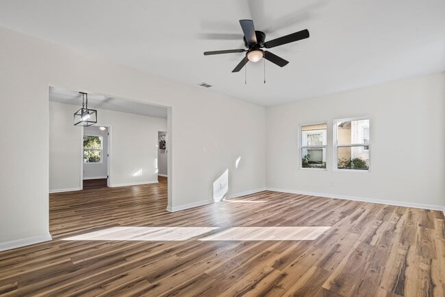 Building Photo - 1860 Calmes St