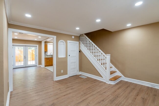 Building Photo - Newly rehabbed 3 bedroom