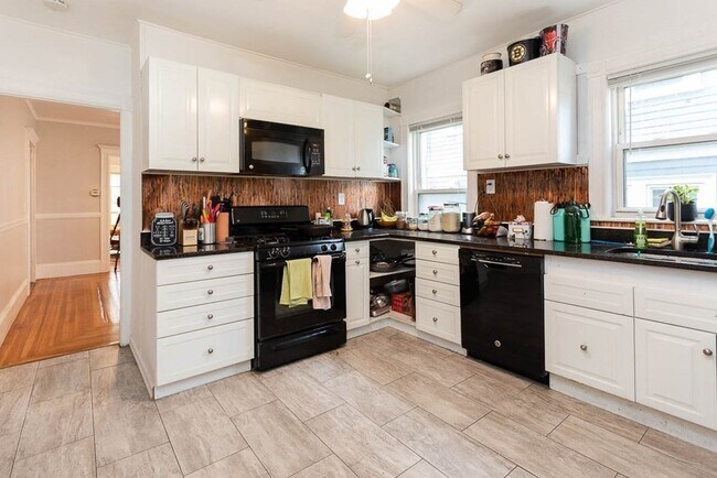 Building Photo - 177 Wachusett St