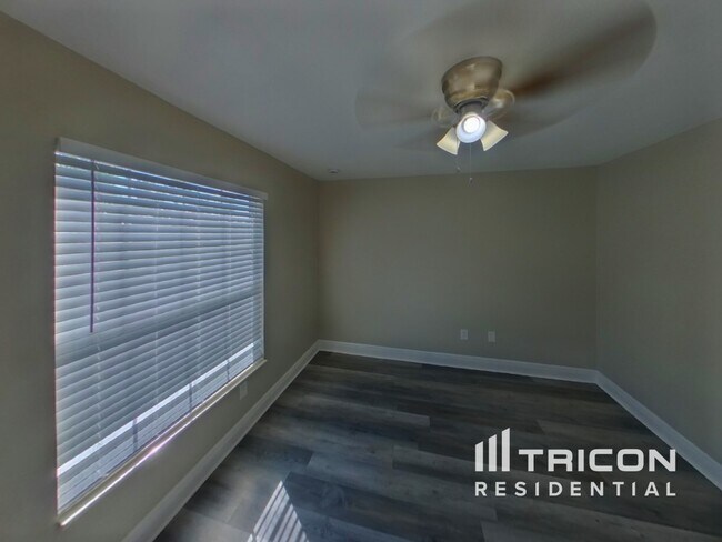 Building Photo - 1822 Sadnet Ln