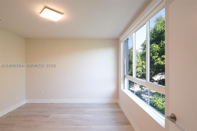Building Photo - 2555 NE 193rd St