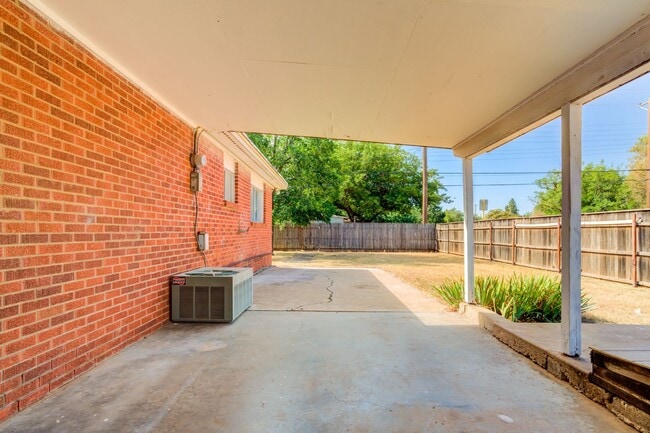 Building Photo - Chic 3 Bedroom in Caprock