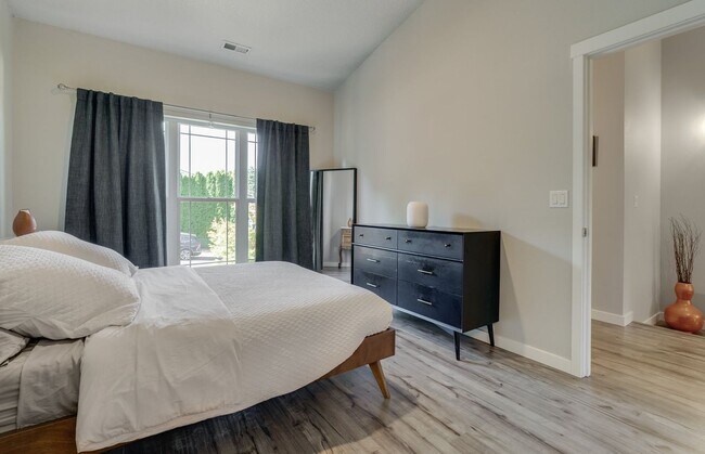 Building Photo - Spacious Happy Valley Townhome Featuring Three Bedrooms, Two Balconies & Attached Garage