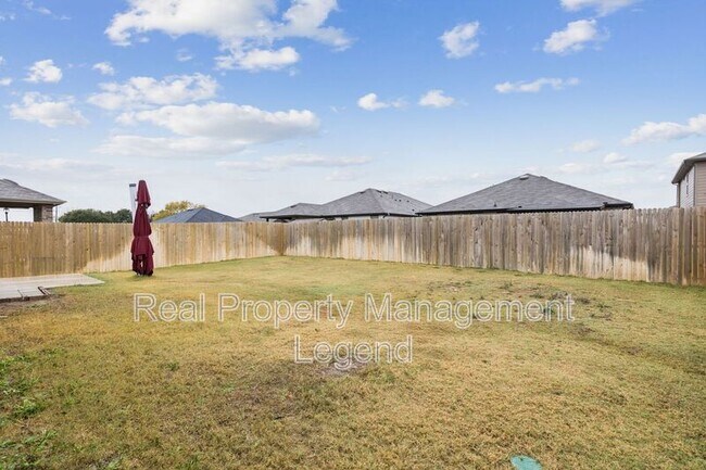 Building Photo - 968 Ravenwood Ln