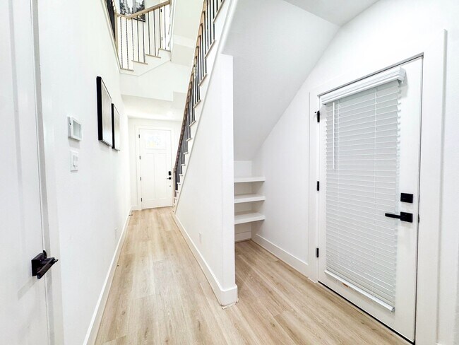 Building Photo - 2706 Cochran St