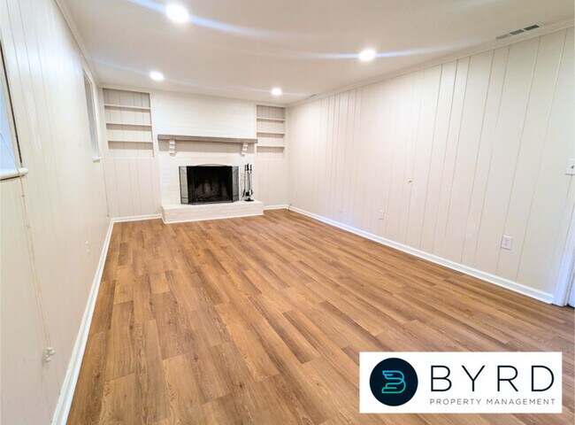 Building Photo - 13300 Farm Crest Ct