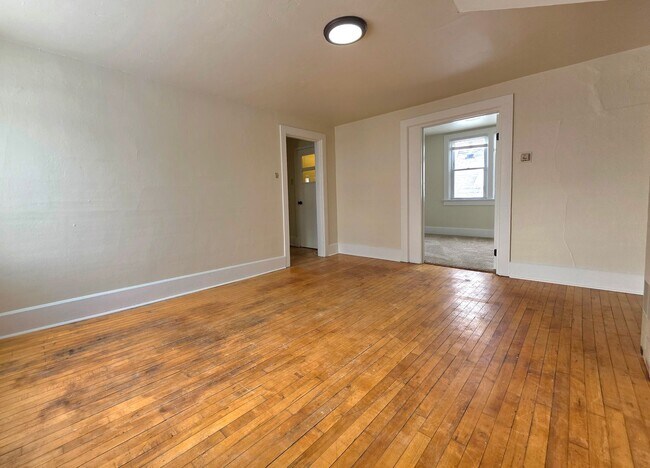 Building Photo - 1020-1022 Smith St