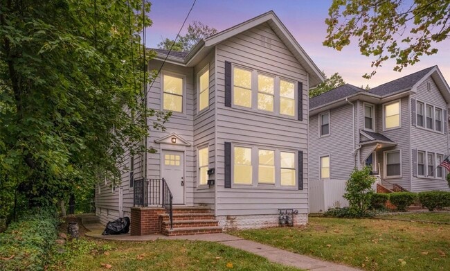 Building Photo - 402 Morse Ave