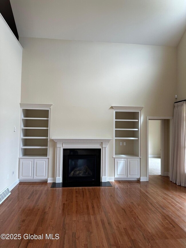 Building Photo - 24 Beekman Place