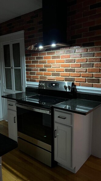 Building Photo - 90 Fairfax Rd