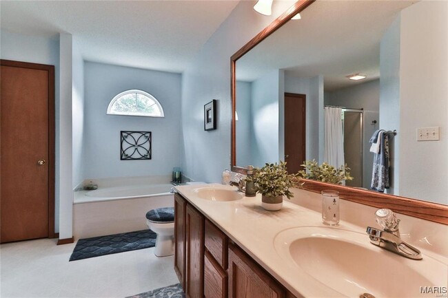 Building Photo - 1106 Illini Dr