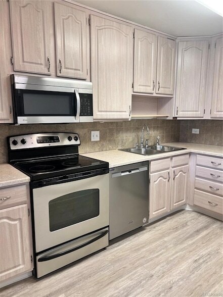 Building Photo - 9655 E Center Ave