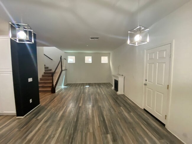 Building Photo - GORGEOUS HOME IN EASTVALE CORONA
