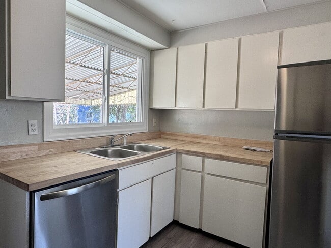 Building Photo - Charming 2 Bedroom Recently Updated Home In Aurora!! Convenient Location just Moments From UCHeal...