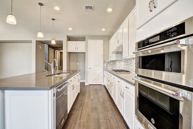 Building Photo - Highly sought neighborhood, stunning home!