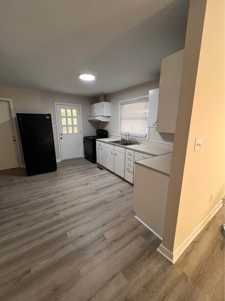 Kitchen - 631 Sanders St