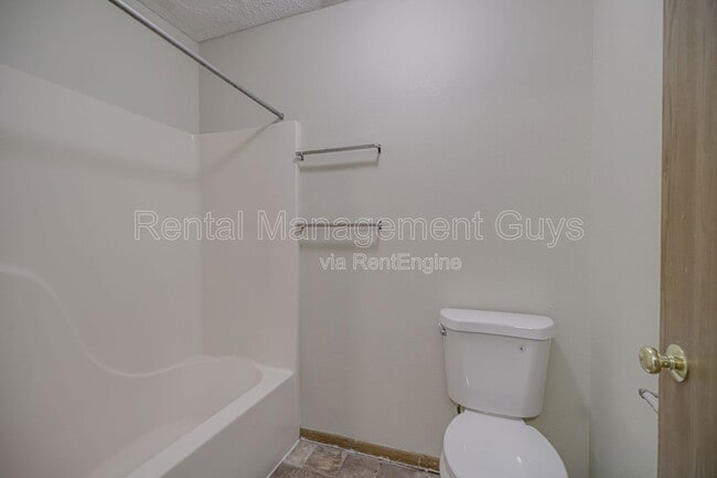 Building Photo - 434 1st Ave NE