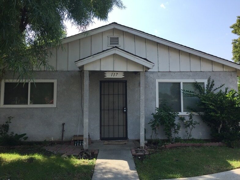Building Photo - 117 N Tustin Ave