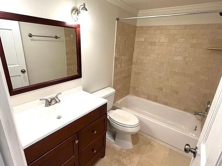 Building Photo - 429 Drummers Ln