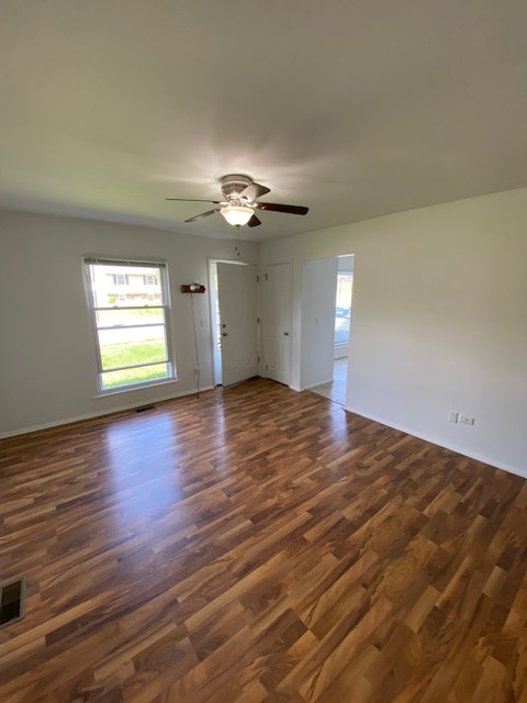 Building Photo - 110 Teakwood Ln