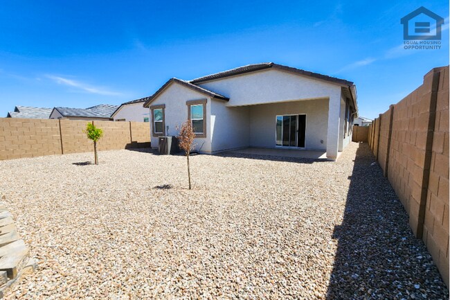Building Photo - 40110 W Shaver Dr