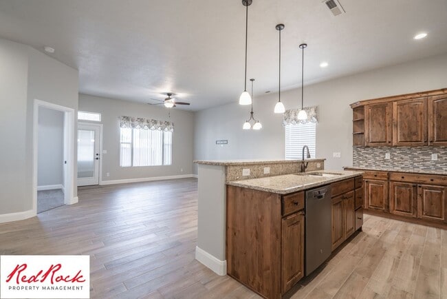 Building Photo - 2 Bedroom Townhome in Sky Ridge, Hurricane