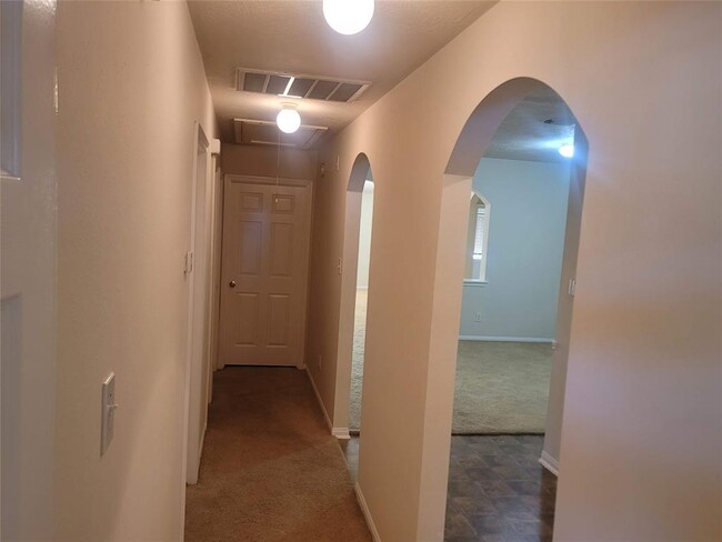 Building Photo - 3611 Elmwood Dale Dr