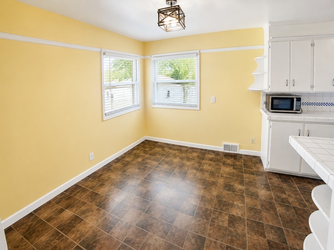 Building Photo - House For Rent in East Provo