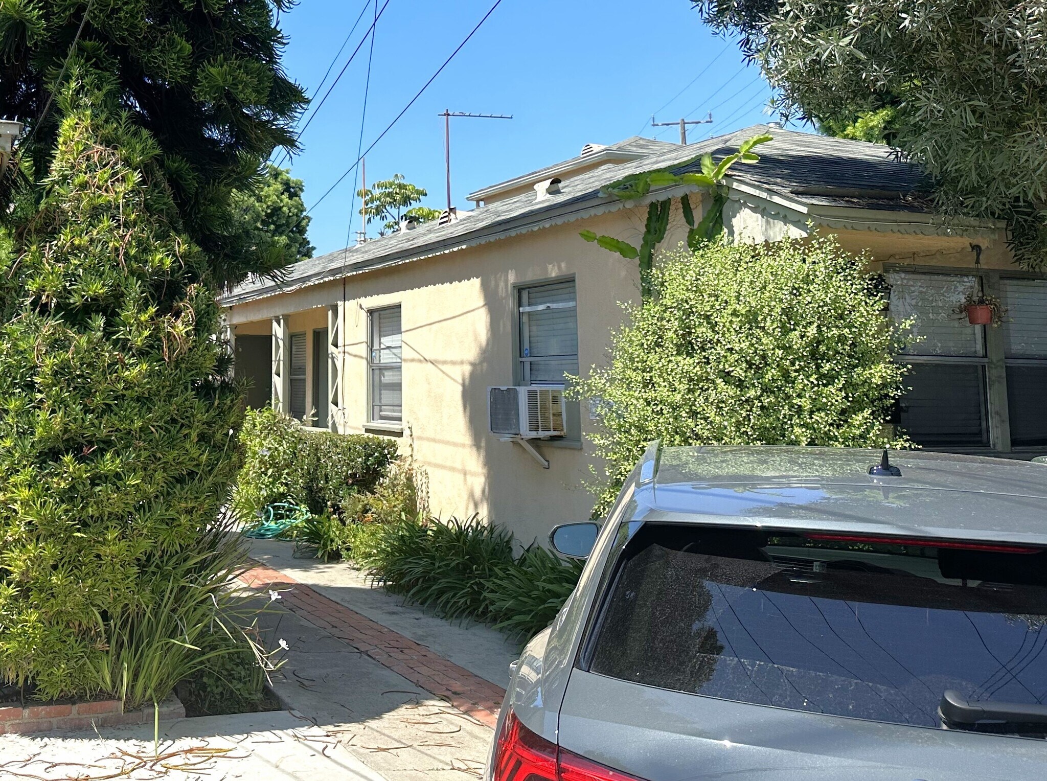 Front - 1139 Amoroso Pl