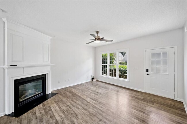 Building Photo - 1636 Heyford Cir NW