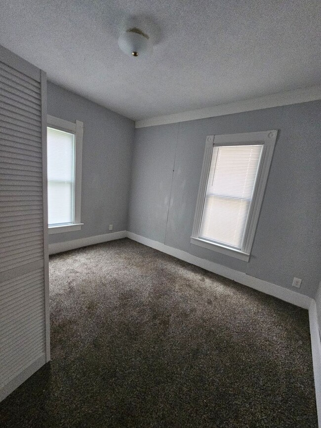 Building Photo - Cute 2bed 1 bath