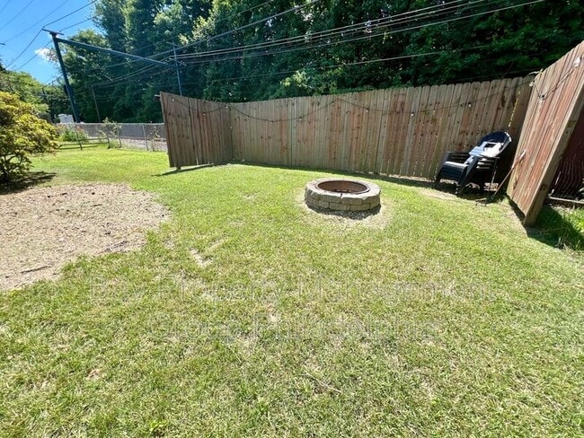 Building Photo - 4818 Woodland Ave