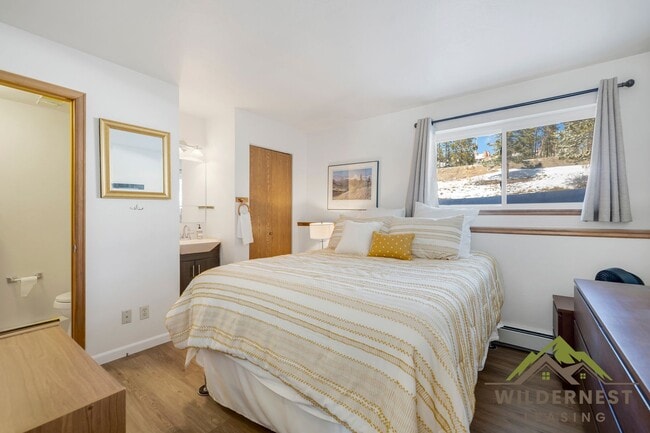 Building Photo - Sunshine and Views-Furnished 2 Bedrooms/2 Bathrooms Buffalo Ridge Condo