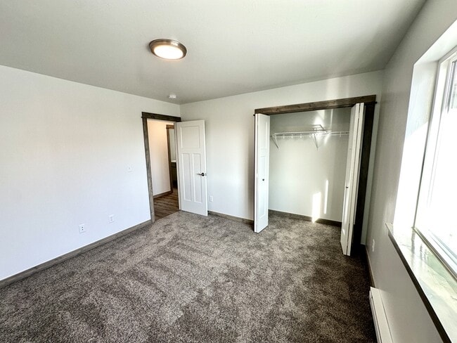 Building Photo - 3187 Queen Anns St