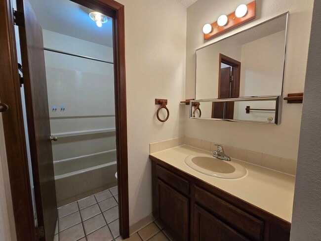 Building Photo - 1513 Seneca Cir