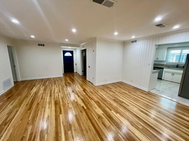 Building Photo - 6666 Sedan Ave