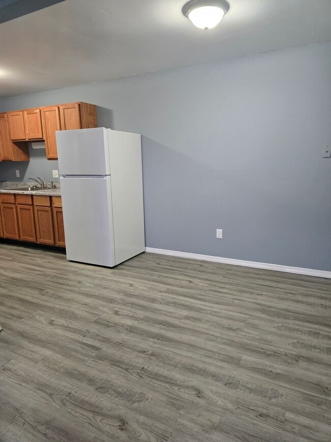 Interior Photo - 2090-MF80-E5