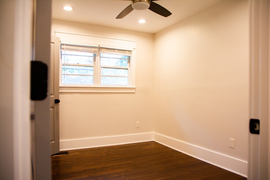 Building Photo - 3056 Cloverhurst Dr