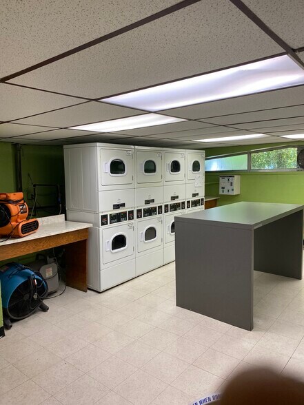 Building Photo - 922 24th St NW