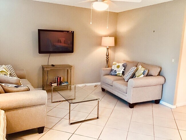 Building Photo - 4008 Cornwall A