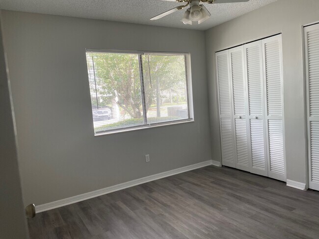 Building Photo - 7620 Baymeadows Cir W