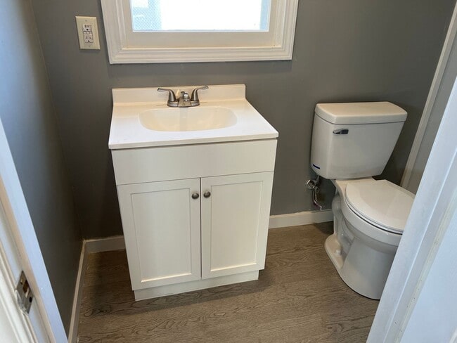 Building Photo - Adorable 1 bedroom 1 bath