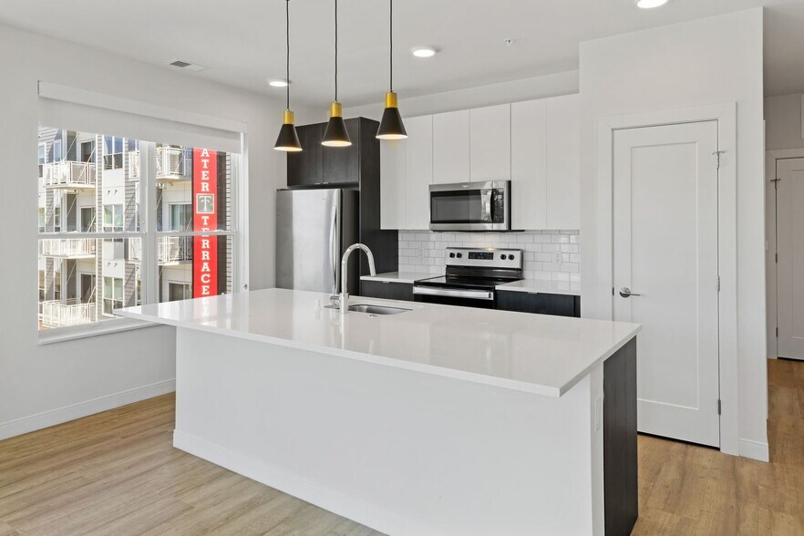 Building Photo - 5945 6th Ave