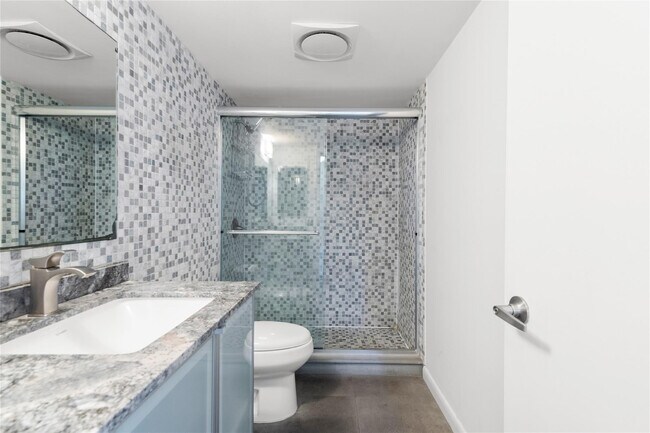 Building Photo - 4900 N Ocean Blvd