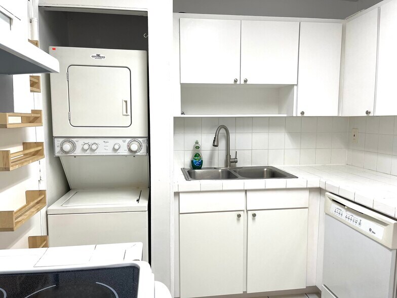 Building Photo - 13700 SW 62nd St