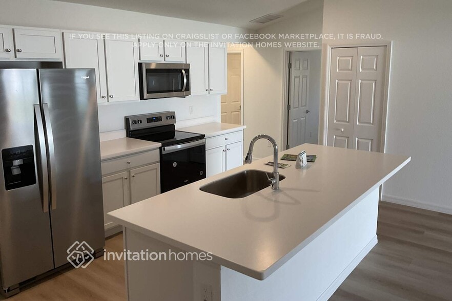 Building Photo - 27 Red Birch Ln